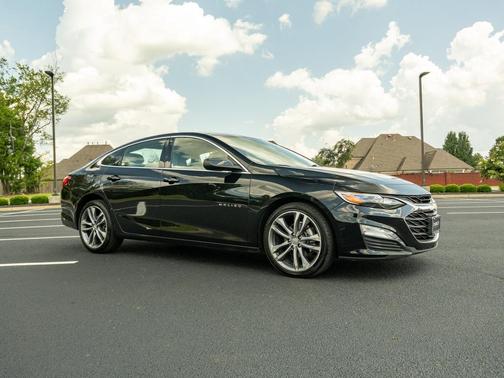 Mosaic Black Metallic 2025 Chevrolet Malibu FWD 1LT