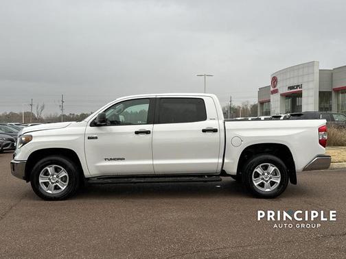 Super White 2018 Toyota Tundra SR5