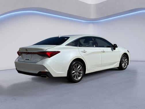 2022 Toyota Avalon XLE
