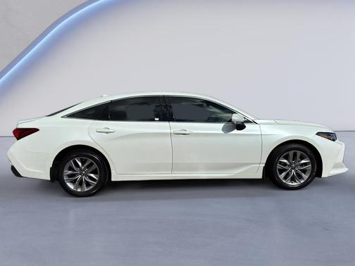 2022 Toyota Avalon XLE