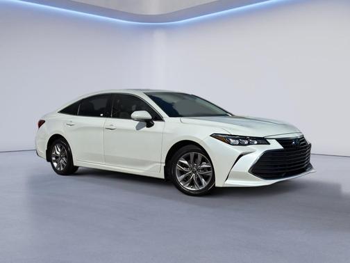 2022 Toyota Avalon XLE