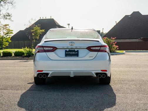 Wind Chill Pearl/Midnight Black Metallic 2019 Toyota Camry XSE