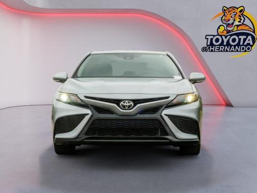 Celestial Silver Metallic 2022 Toyota Camry SE