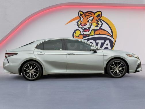 Celestial Silver Metallic 2022 Toyota Camry SE