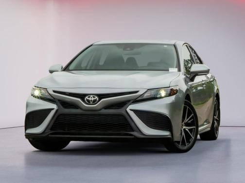 Celestial Silver Metallic 2022 Toyota Camry SE
