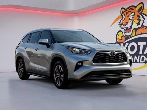 Celestial Silver Metallic 2020 Toyota Highlander XLE