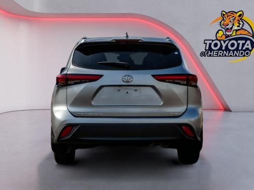 Celestial Silver Metallic 2020 Toyota Highlander XLE