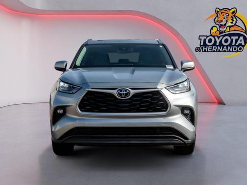 Celestial Silver Metallic 2020 Toyota Highlander XLE