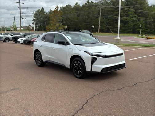 Wind Chill Pearl 2026 Toyota bZ XLE Plus