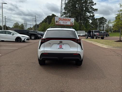 Wind Chill Pearl 2026 Toyota bZ XLE Plus