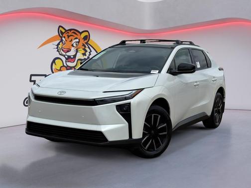 Wind Chill Pearl 2026 Toyota bZ XLE Plus