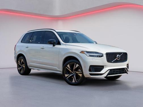2023 Volvo XC90 Recharge Plug-In Hybrid T8 Plus Dark Theme 7-Seater