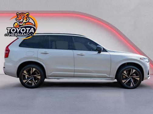 2023 Volvo XC90 Recharge Plug-In Hybrid T8 Plus Dark Theme 7-Seater