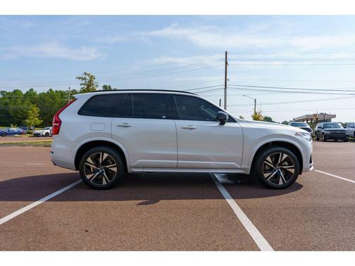 2023 Volvo XC90 Recharge Plug-In Hybrid T8 Plus Dark Theme 7-Seater