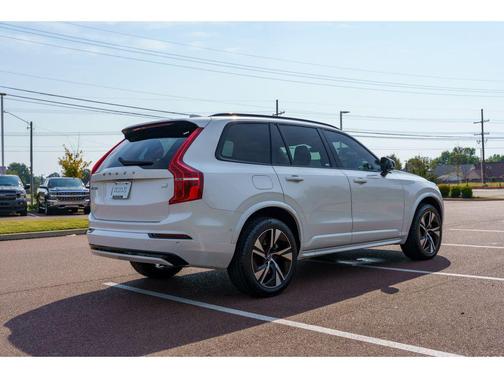 2023 Volvo XC90 Recharge Plug-In Hybrid T8 Plus Dark Theme 7-Seater