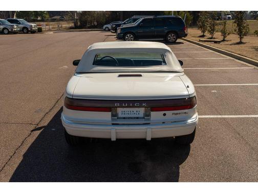 1990 Buick Reatta Base