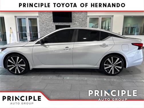 2022 Nissan Altima SR FWD
