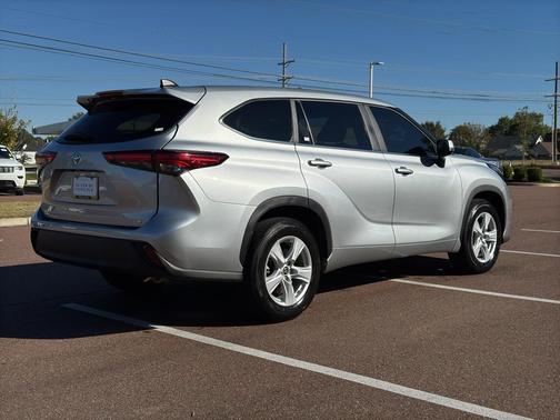 2023 Toyota Highlander LE
