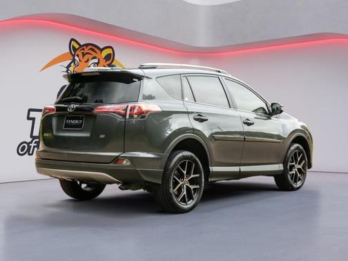 Magnetic Gray Metallic 2018 Toyota RAV4 SE