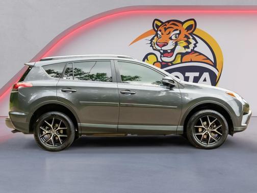 Magnetic Gray Metallic 2018 Toyota RAV4 SE