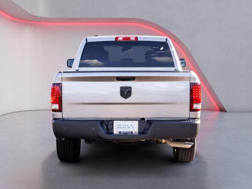 2024 RAM 1500 Classic Warlock Crew Cab 4x2 5'7' Box