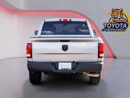 2024 RAM 1500 Classic Warlock Crew Cab 4x2 5'7' Box