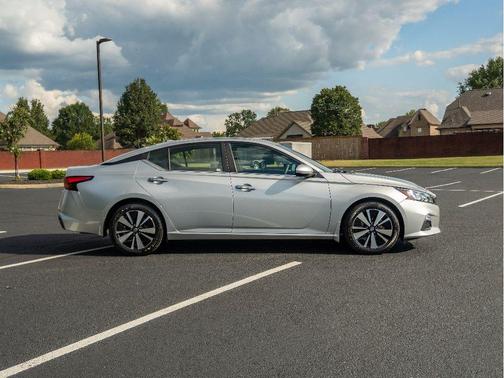 Brilliant Silver Metallic 2022 Nissan Altima 2.5 SV
