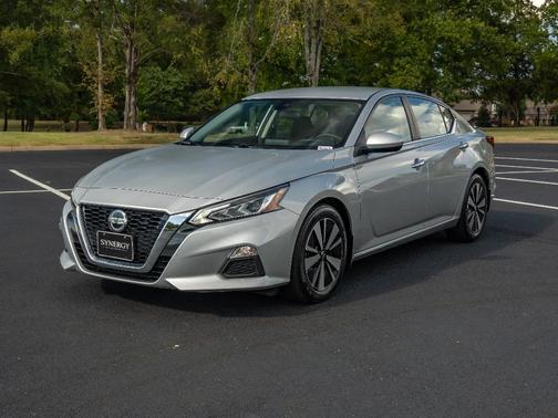 Brilliant Silver Metallic 2022 Nissan Altima 2.5 SV