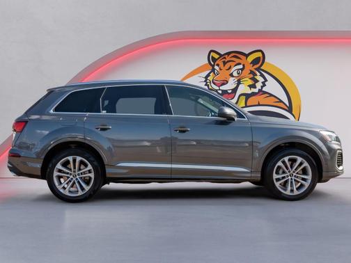 Samurai Gray Metallic 2025 Audi Q7 55 Premium Plus