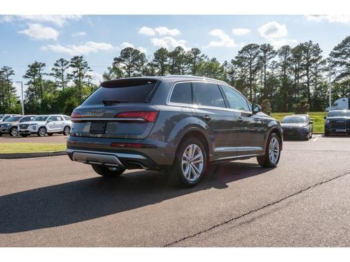 2025 Audi Q7 55 Premium Plus