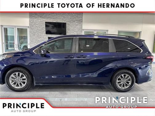 2022 Toyota Sienna LE