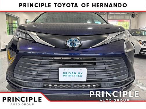 2022 Toyota Sienna LE