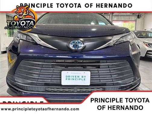 2022 Toyota Sienna LE