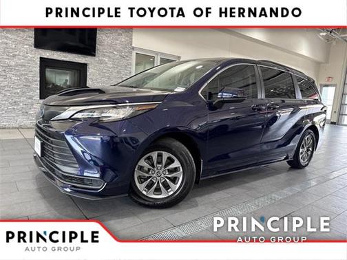 2022 Toyota Sienna LE