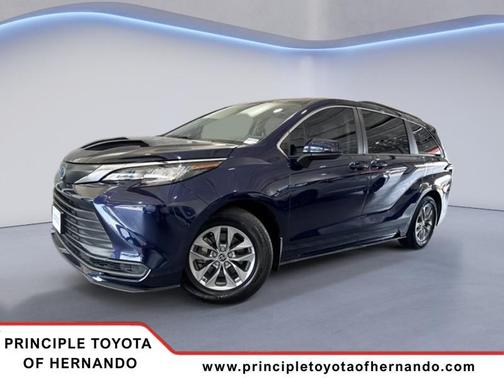 2022 Toyota Sienna LE