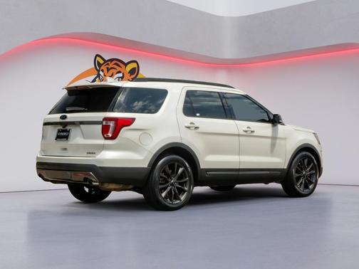 WHITE PLATINUM MET TRI-COAT 2017 Ford Explorer XLT