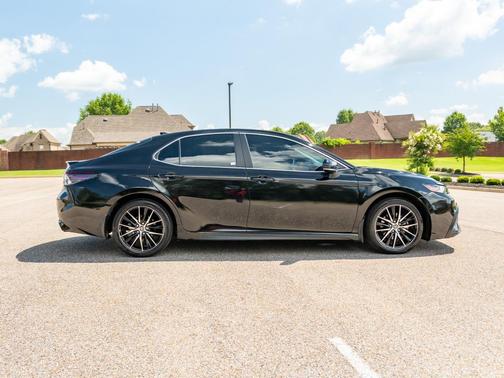 Midnight Black Metallic 2024 Toyota Camry SE