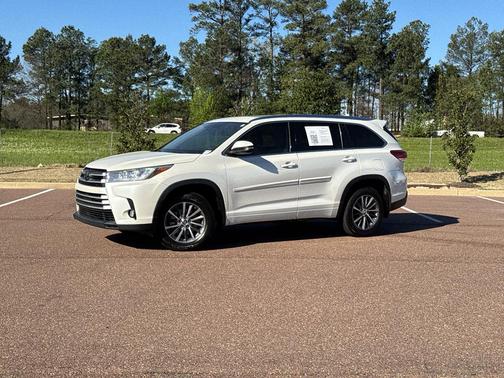 Blizzard Pearl 2018 Toyota Highlander XLE