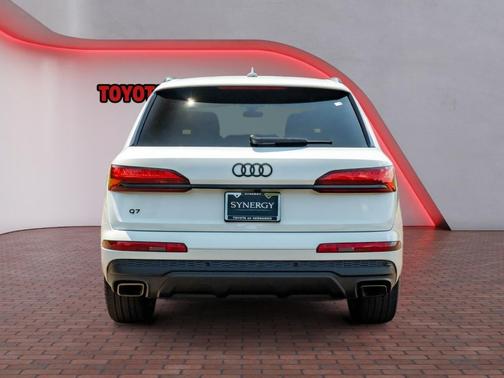 Glacier White Metallic 2025 Audi Q7 45 Premium Plus