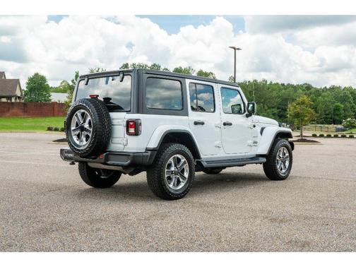 Bright White Clearcoat 2020 Jeep Wrangler Unlimited Sahara