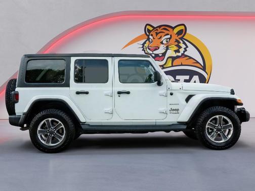 Bright White Clearcoat 2020 Jeep Wrangler Unlimited Sahara