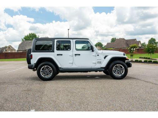Bright White Clearcoat 2020 Jeep Wrangler Unlimited Sahara