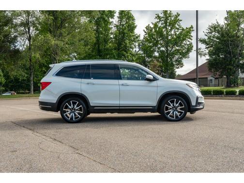 Platinum White Pearl 2021 Honda Pilot Touring 8-Passenger