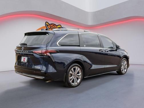 2023 Toyota Sienna Platinum