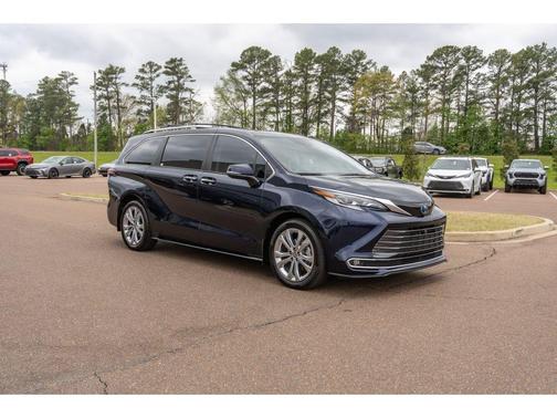 2023 Toyota Sienna Platinum
