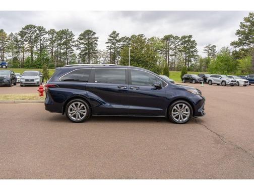 2023 Toyota Sienna Platinum