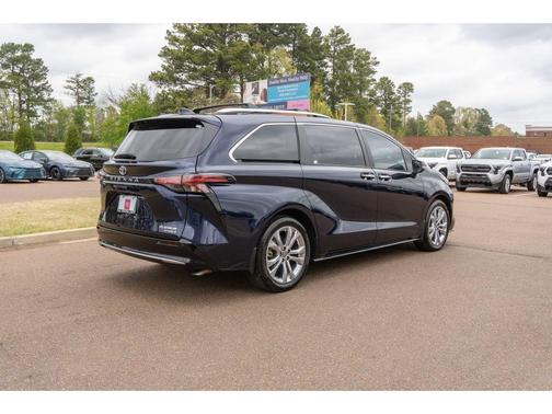 2023 Toyota Sienna Platinum