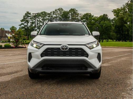 Ice Cap 2024 Toyota RAV4 XLE