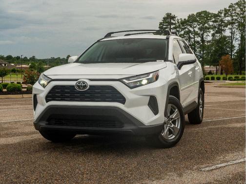 Ice Cap 2024 Toyota RAV4 XLE
