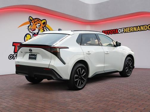Wind Chill Pearl 2026 Toyota bZ XLE Plus